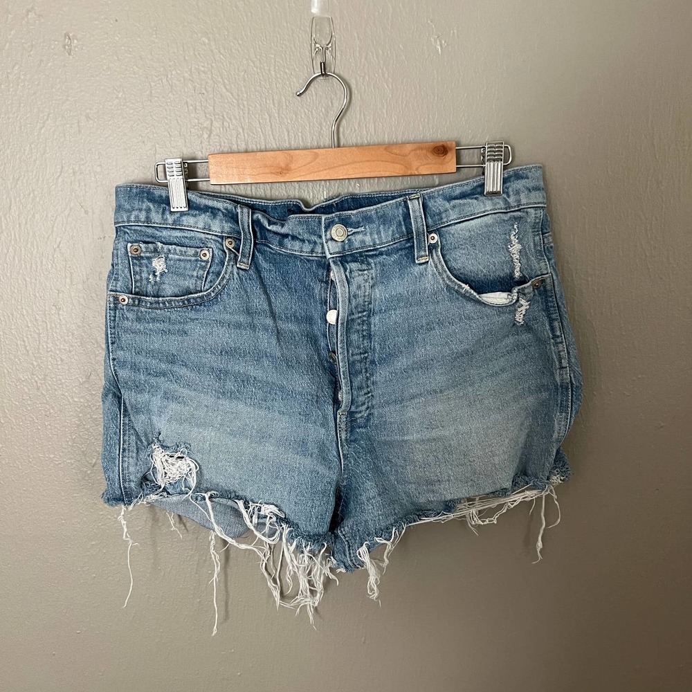 GAP Cheeky Short High Rise Raw Hem Size 32 or 14R casual spring summer everyday